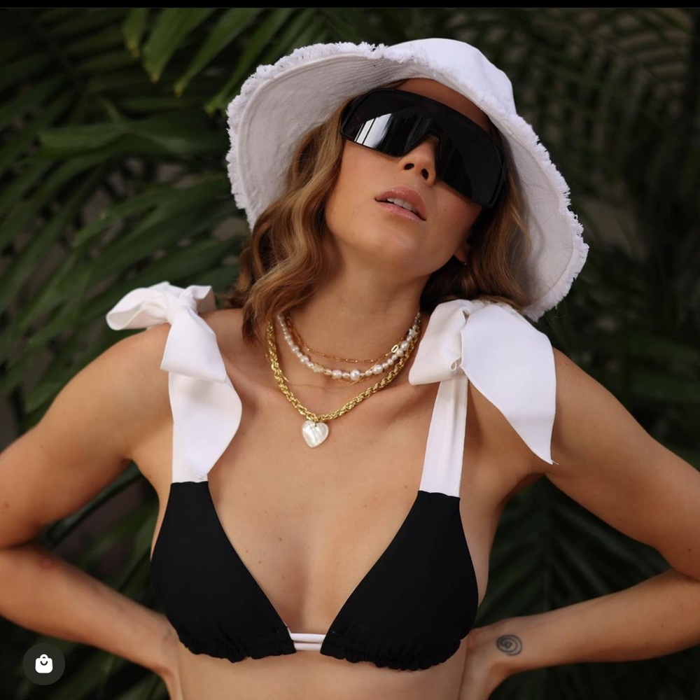 Cristalina Alicia bikini TOP in black size SMALL NWT